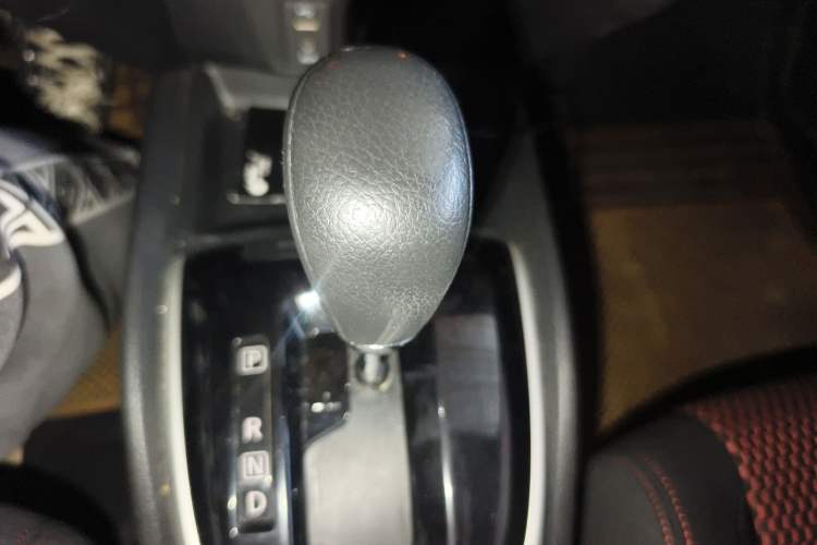 Used Nissan Qashqai 2016 2.0L CVT Elite Edition Gear Lever