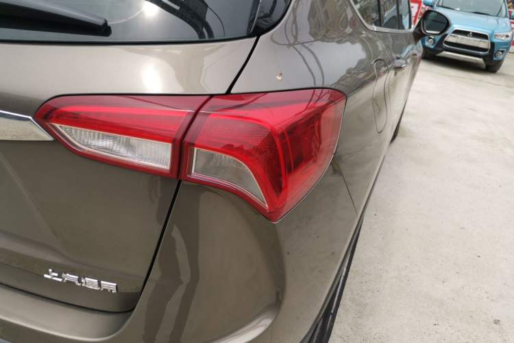 Used Buick Envision 2018 20T Two-Wheel Drive Luxury Model Right Rear Taillight