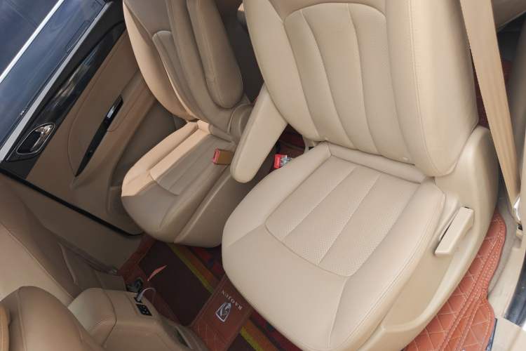 Used Baojun 730 2016 1.5T Manual Comfort Version 7 Seats Left Rear Seat