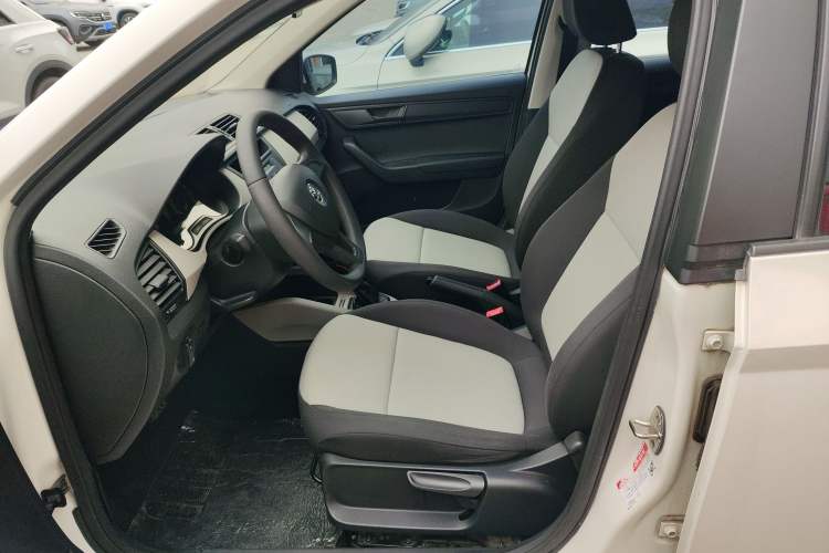 Used Skoda Fabia 2015 1.4L Automatic Front-Drive Model
