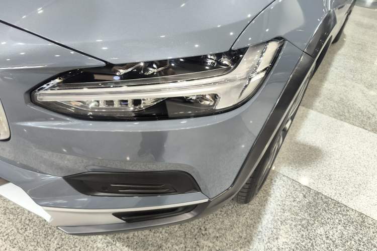 Used Volvo V90 2022 Cross Country B5 AWD Smart Range Edition
