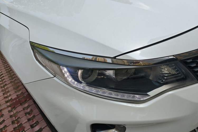 Used Kia K5 2016 1.6T Automatic LUX Right Front Headlight