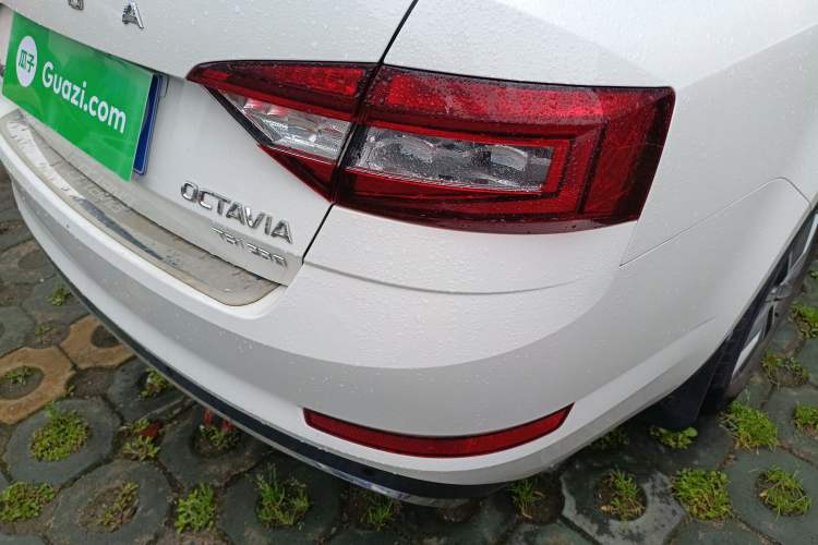 Used Skoda Octavia 2020 TSI230 DSG SmartDrive Luxury Edition Right Rear Taillight