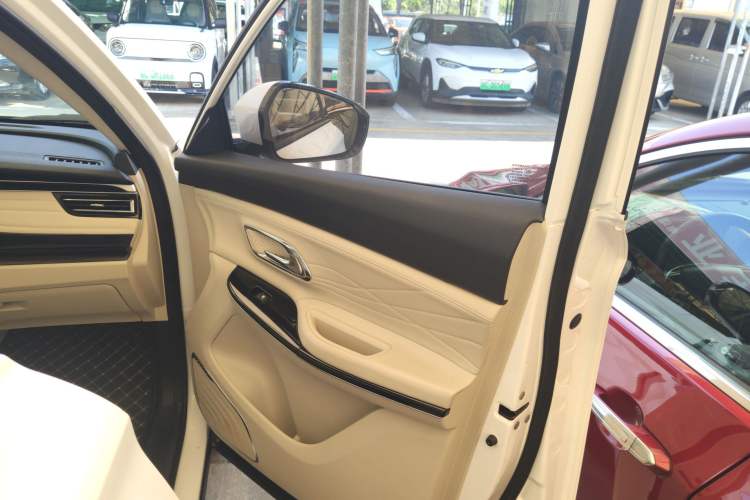 Used CHANGAN OSHAN X7 EV 2020 Luxury Edition 405 Right Front Door Interior