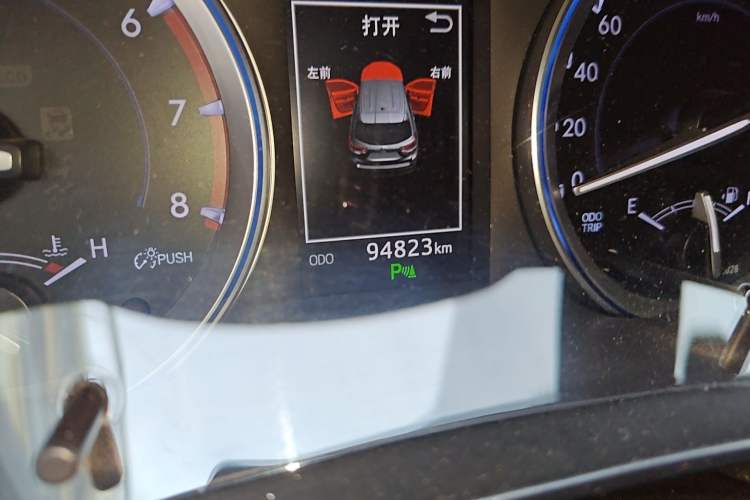 Used Toyota Highlander 2018 2.0T Four-Wheel Drive Luxury Version 7 Seats China VI Standard Odometer Close Up