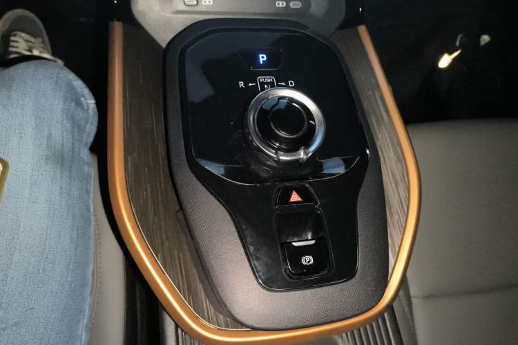 Used Toyota bZ3 2024 517 km Elite PRO Gear Lever