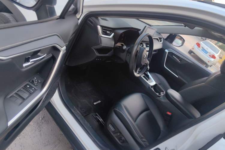 Used Toyota RAV4 2021 2.0L CVT Two-Wheel Drive Fashion PLUS Edition