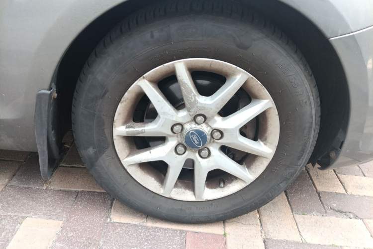 Used Ford Focus 2011 Sedan 1.8L Manual Comfort Model
