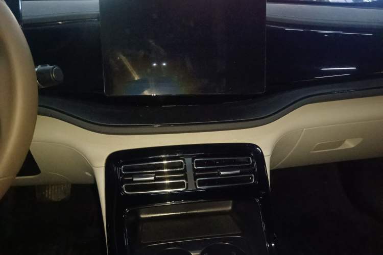 Used BYD Qin PLUS 2024 HONOR Edition DM-i 55KM Leading Model Audio And AC Panel