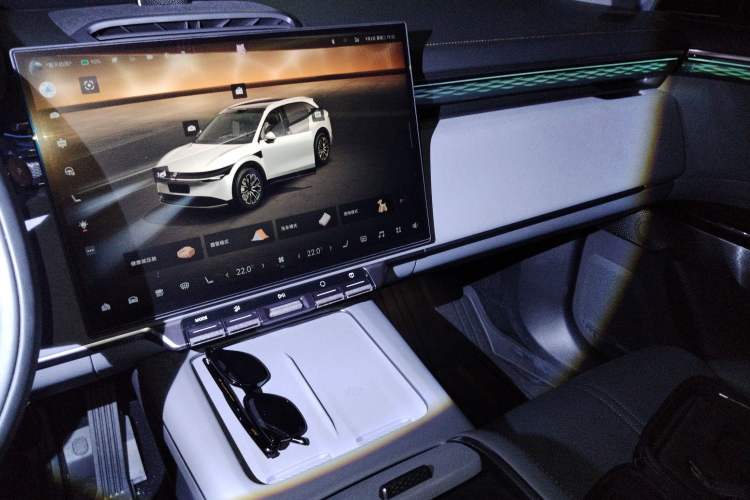 Used Zeekr 7X 2025 100 kWh Long-Range Rear-Wheel Drive with Intelligent Driving Features Audio And AC Panel