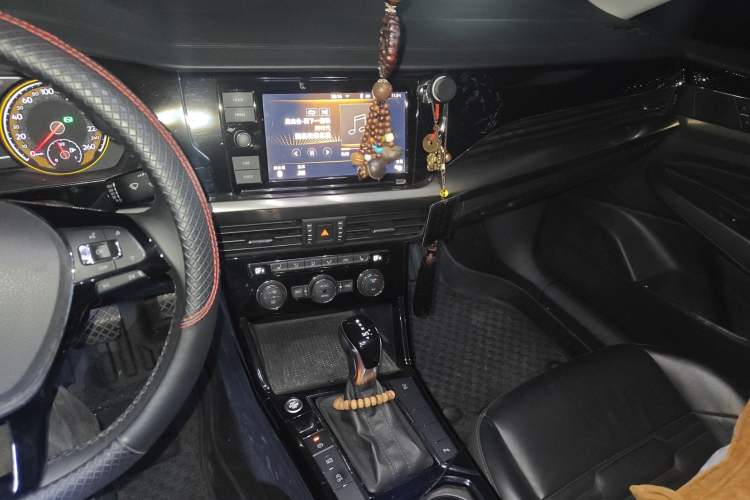 Used Volkswagen Passat 2019 330TSI Elite Edition China V Standard Audio And AC Panel