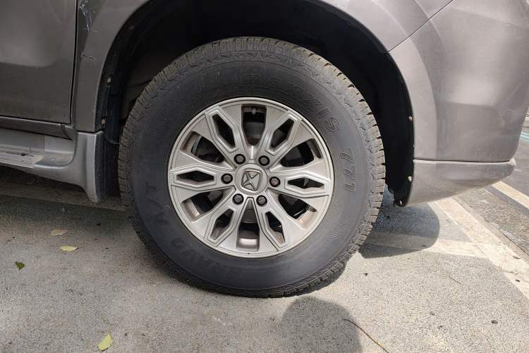 Used JMC Yusheng S350 2013 2.4T Manual Two-Wheel Drive Diesel Luxury Edition 5 Seats Right Front Wheel Hub