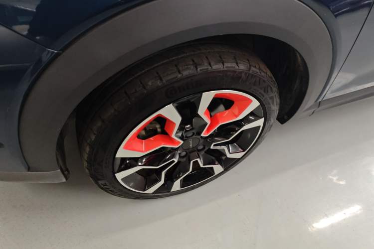 Used Lynk & Co 06 2021 1.5T Shero Pink Special Edition Left Front Wheel Hub