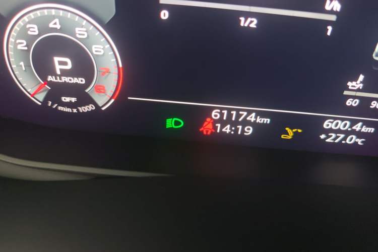 Used Audi Q7 2023 45 TFSI quattro S line Sport model Odometer Close Up