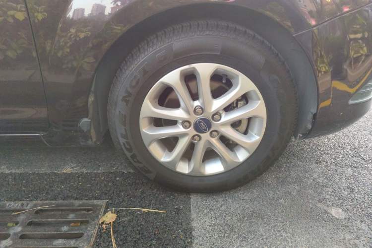 Used Ford Focus 2013 Sedan Classic 1.8L Automatic Base Model
