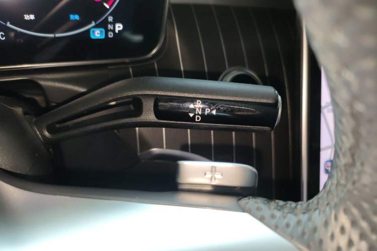 Used Mercedes-Benz C-Class 2023 Restyled C 260 L Night Edition Sports Version Gear Lever