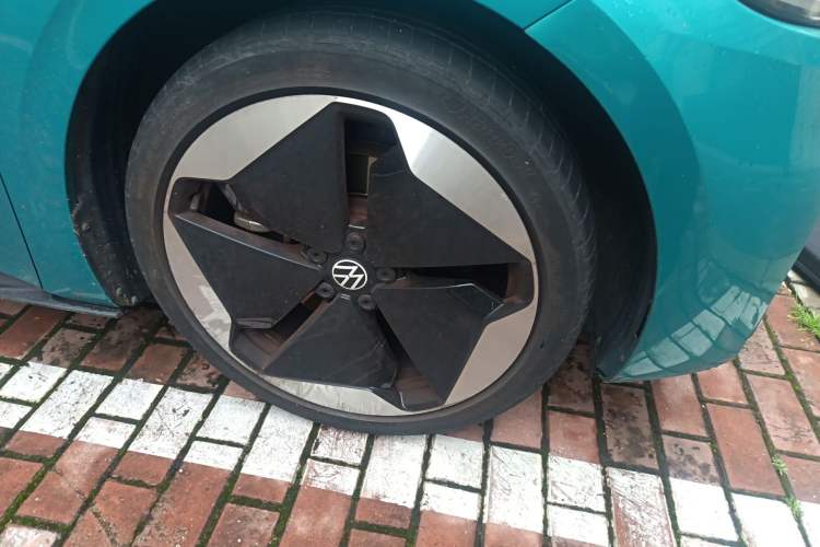 Used Volkswagen ID.3 2022 Pro Smart Edition Right Front Wheel Hub