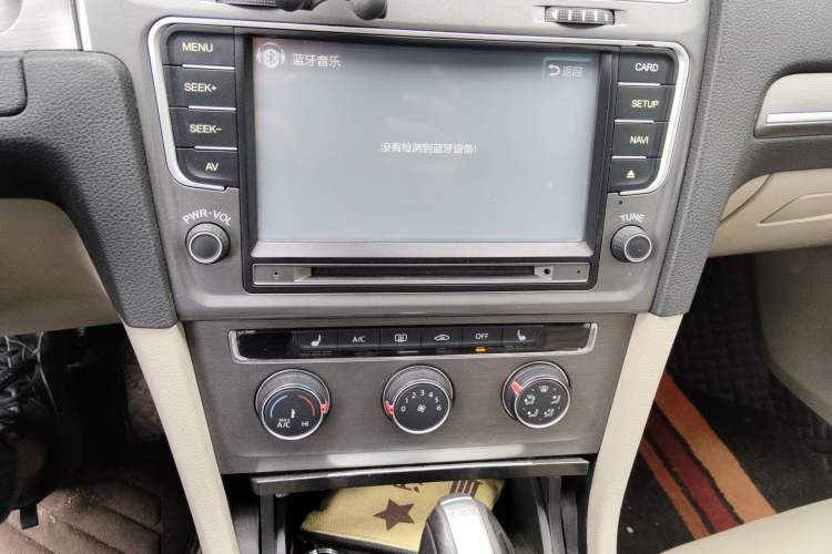 Used Volkswagen Golf 2014 1.4TSI Automatic Luxury Model Audio And AC Panel