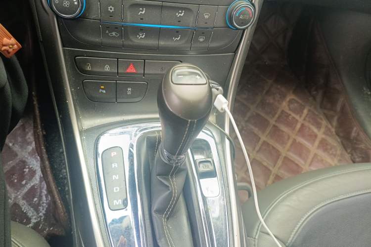 Used Chevrolet Malibu 2013 2.0L Automatic Luxury Edition Gear Lever