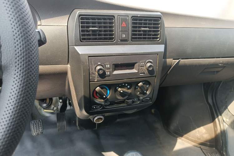 Used Wuling Rongguang Small Truck 2020 1.5L Base Version China VI Standard Single-Row L3C Audio And AC Panel