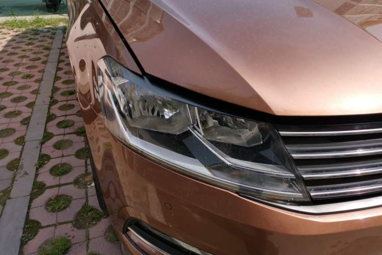 Used Volkswagen Gran Lavida 2015 1.6L Automatic Comfort Edition Right Front Headlight