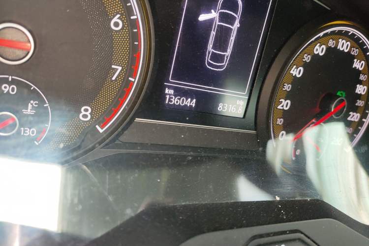 Used Volkswagen Passat 2019 280TSI Business Edition China VI Odometer Close Up