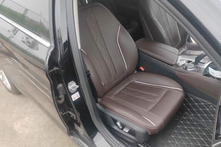 Used BMW 5 Series New Energy 2020 530Le Luxury Package Right Front Seat