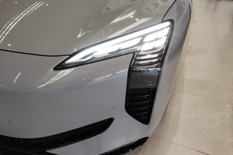 Used Hongqi EH7 2025 640 All-Wheel Drive Smart Selection Edition Left Front Headlight