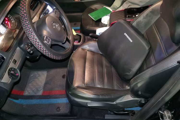 Used Volkswagen Lavida 2013 Revised Version 1.6L Automatic Luxury Edition Left Front Seat