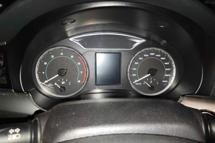 Used Haval H7 2016 Blue-Label H7 2.0T Automatic Elite Model Odometer Close Up