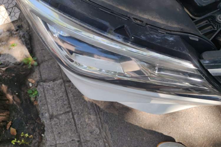 Used Roewe i5 2020 1.5L Manual 4G Connect Luxury Edition Right Front Headlight