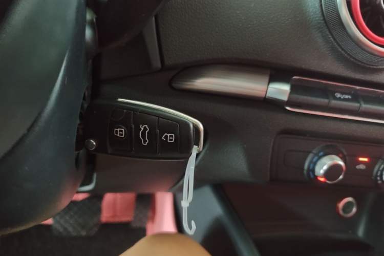 Ojetý Audi A3 2015 Limousine 35 TFSI Millionth Anniversary Intelligent Leading Model