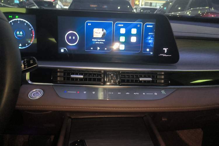 Used Chery Tiggo 8 PRO 2022 390T Two-Wheel Drive Vast Edition 5 Seats Center Console