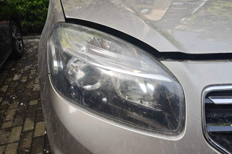 Used Renault Koleos 2012 2.5L 4x4 Comfort Edition with Navigation
