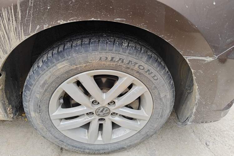 Used Volkswagen Jetta 2017 1.5L Manual Fashion Edition Right Front Wheel Hub