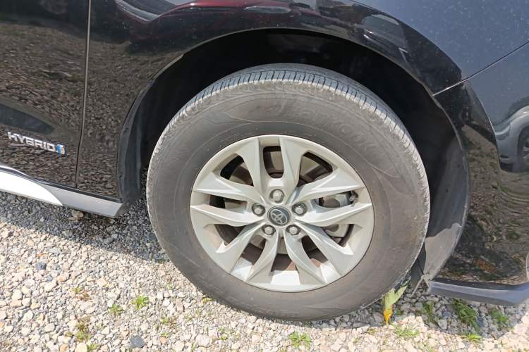 Used Toyota Granvia 2023 2.5L Hybrid Comfort Edition Right Front Wheel Hub