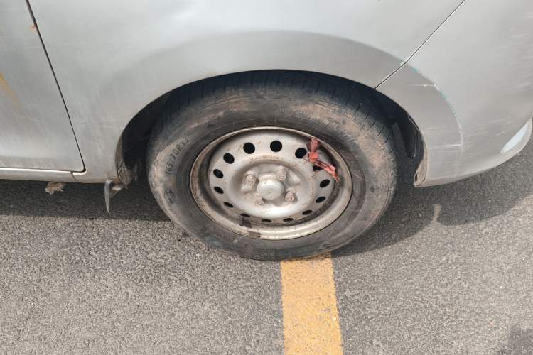 Used Wuling Zhiguang V 2017 1.2L Base Version LMH Right Front Wheel Hub