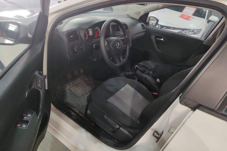 Used Volkswagen Polo 2014 1.4L Manual Fashion Edition