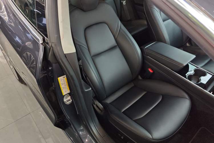 Used Tesla Model 3 2019 Long-Range All-Wheel-Drive Version
