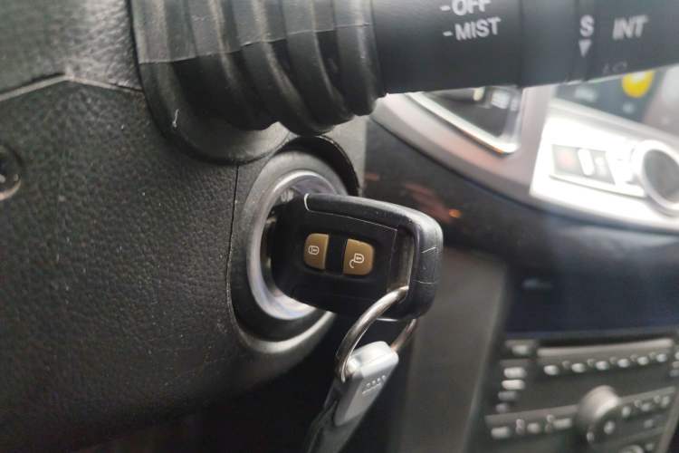 Used Chevrolet Captiva 2012 2.4L 4x4 Flagship Edition 7 Seats Vehicle Key