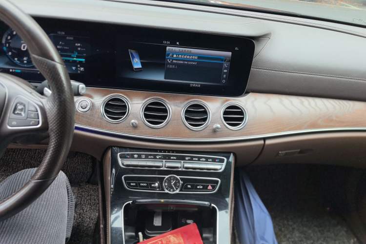 Used Mercedes-Benz E-Class 2016 E 200 L Audio And AC Panel