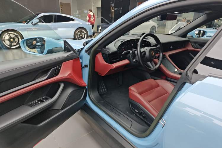 Used Porsche Taycan 2022-Year Updated Taycan Interior 3