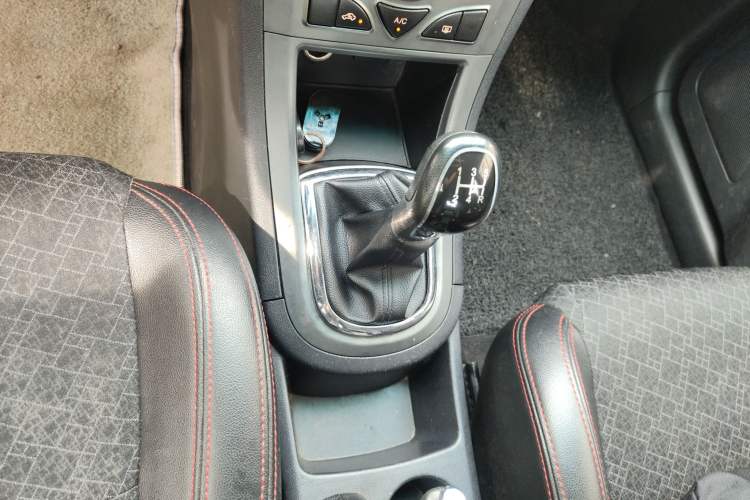 Used Cowin C3 2015 1.5L Manual Gold Diamond Edition
