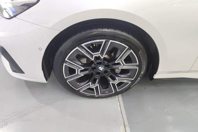 Used BMW 5 Series 2024 530Li Luxury Edition M Sport Package Exterior 2