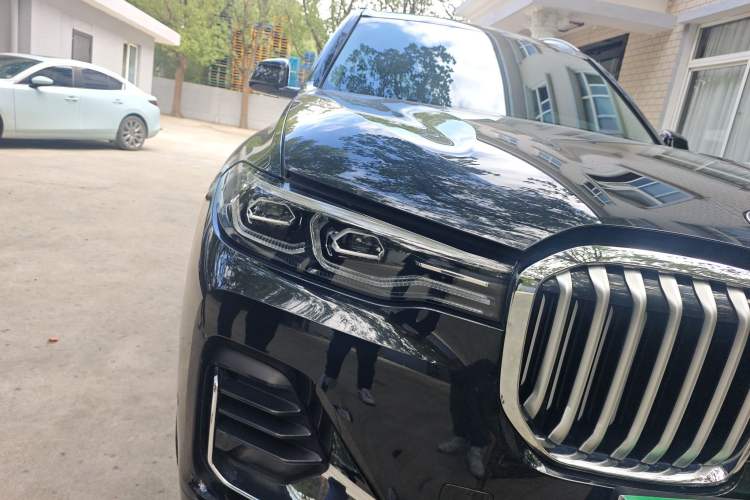 Used BMW X7 2019 xDrive40i Luxury Package with Leading Features
