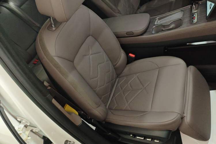 Used Nio ES7 2022 75 kWh Right Front Seat