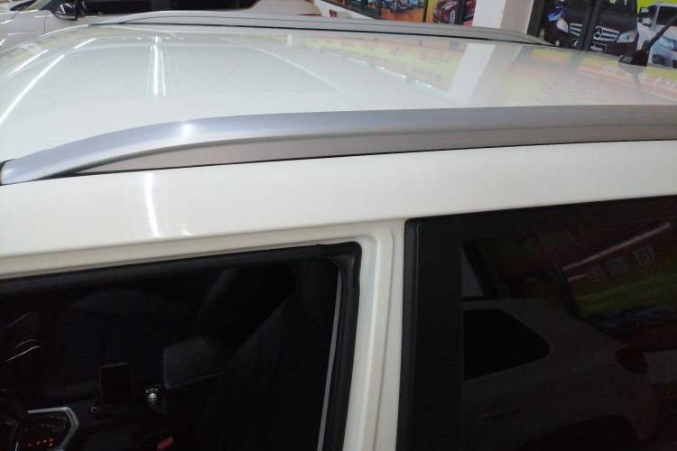 Used SsangYong Tivolan 2015 1.6L Automatic Two-Wheel Drive ZhiShang Edition
