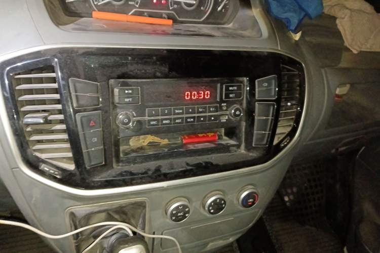 Used SAIC MAXUS Xintu V80 2021 2.0T Manual Classic Aoyuntong Long Wheelbase Mid-Roof 6/7/8/9-Seater