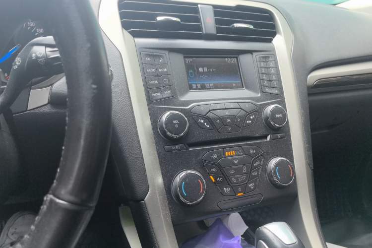 Used Ford Mondeo 2013 2.0L GTDi 200 Fashion Edition Audio And AC Panel