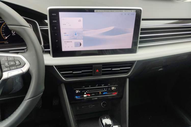 Used Volkswagen Tiguan L 2025 Model, Outstanding Version, 300TSI Automatic Two-Wheel Drive Longteng Edition Audio And AC Panel